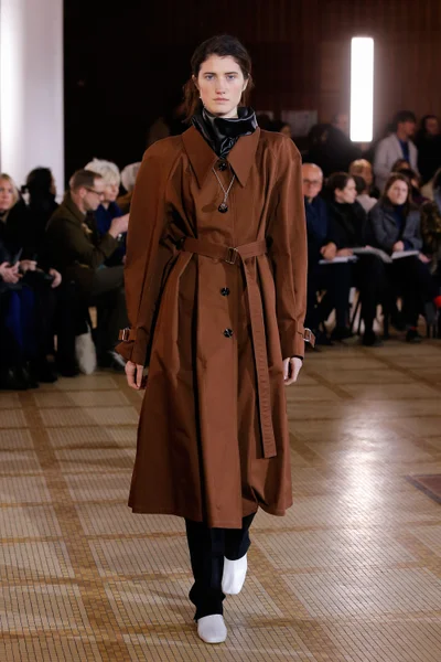 Look 25